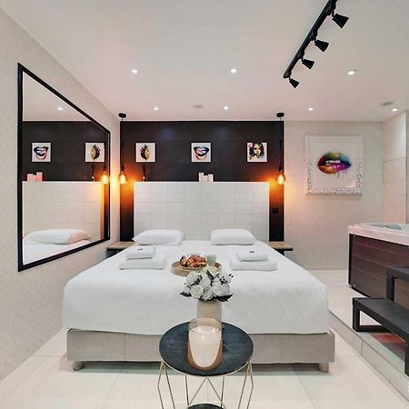 Intimate Apartment With Air Conditioner & Jacuzzi 2Br 6P Montmartre باريس المظهر الخارجي الصورة