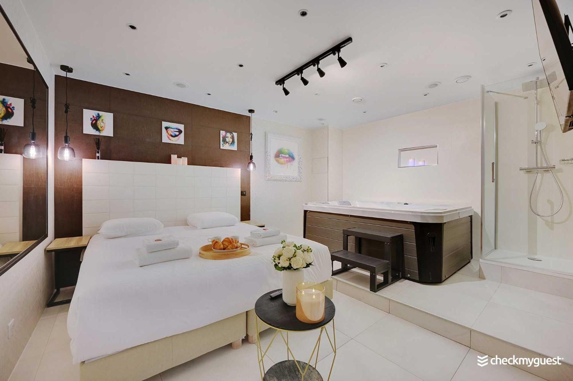 Intimate Apartment With Air Conditioner & Jacuzzi 2Br 6P Montmartre باريس المظهر الخارجي الصورة