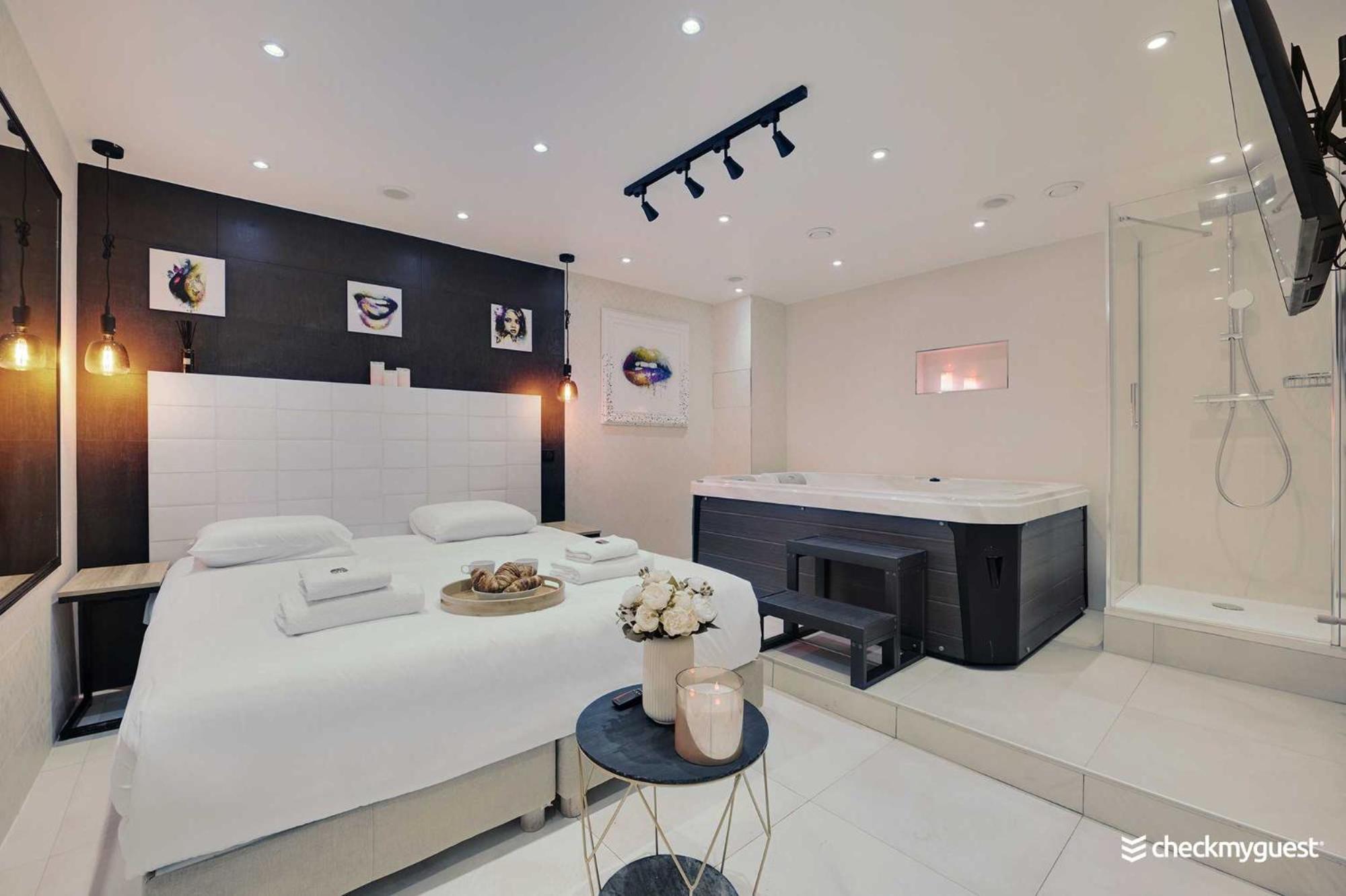 Intimate Apartment With Air Conditioner & Jacuzzi 2Br 6P Montmartre باريس المظهر الخارجي الصورة