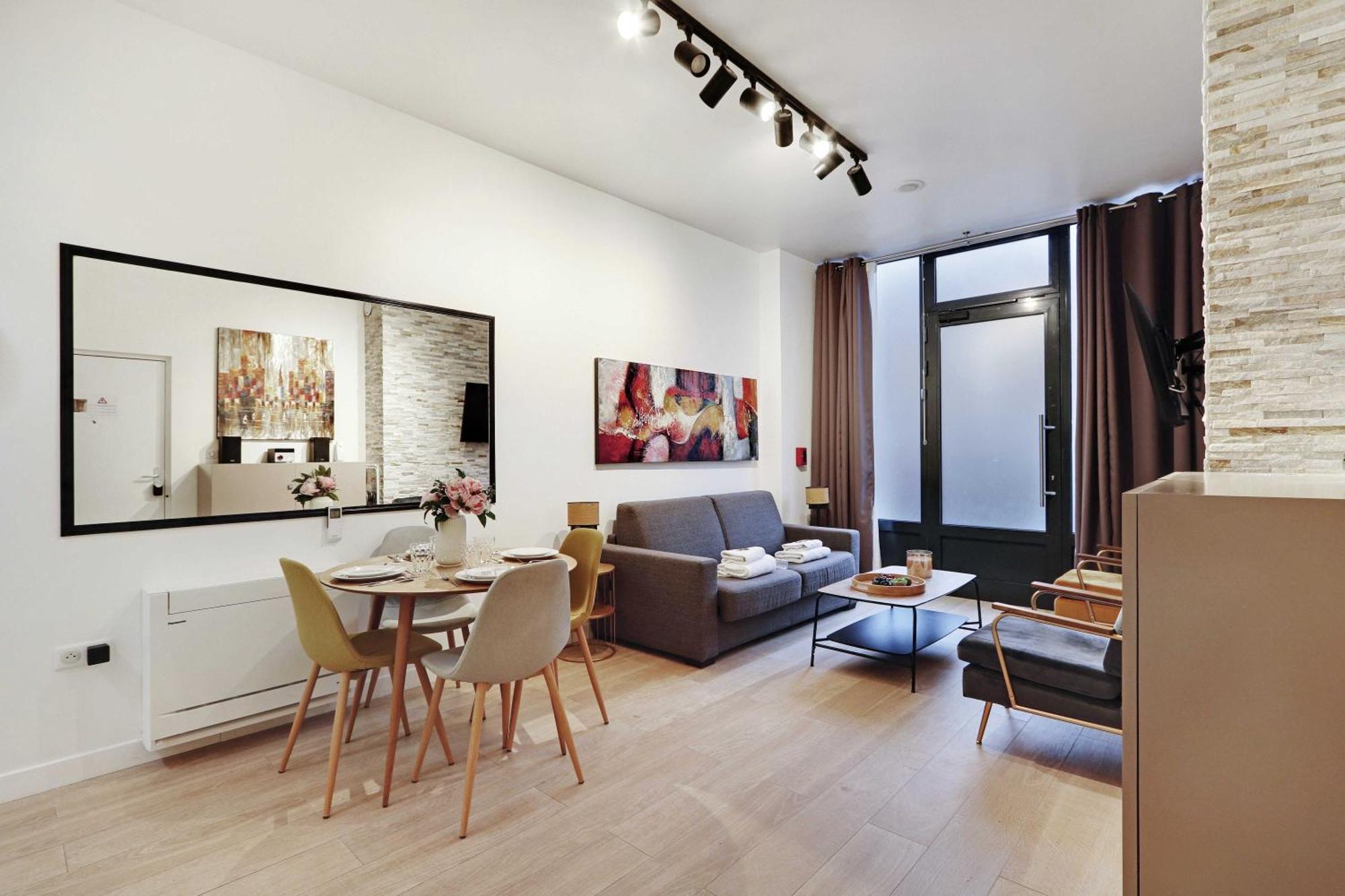 Intimate Apartment With Air Conditioner & Jacuzzi 2Br 6P Montmartre باريس المظهر الخارجي الصورة