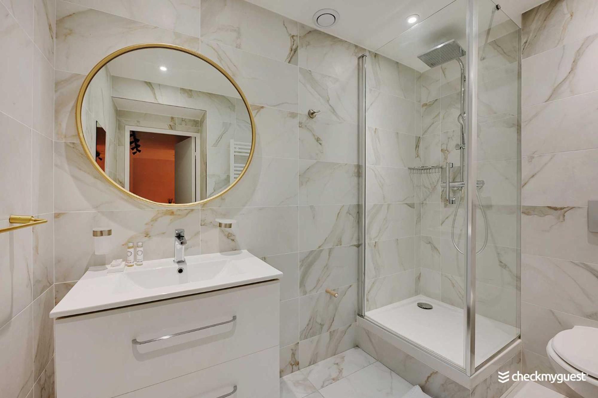 Intimate Apartment With Air Conditioner & Jacuzzi 2Br 6P Montmartre باريس المظهر الخارجي الصورة