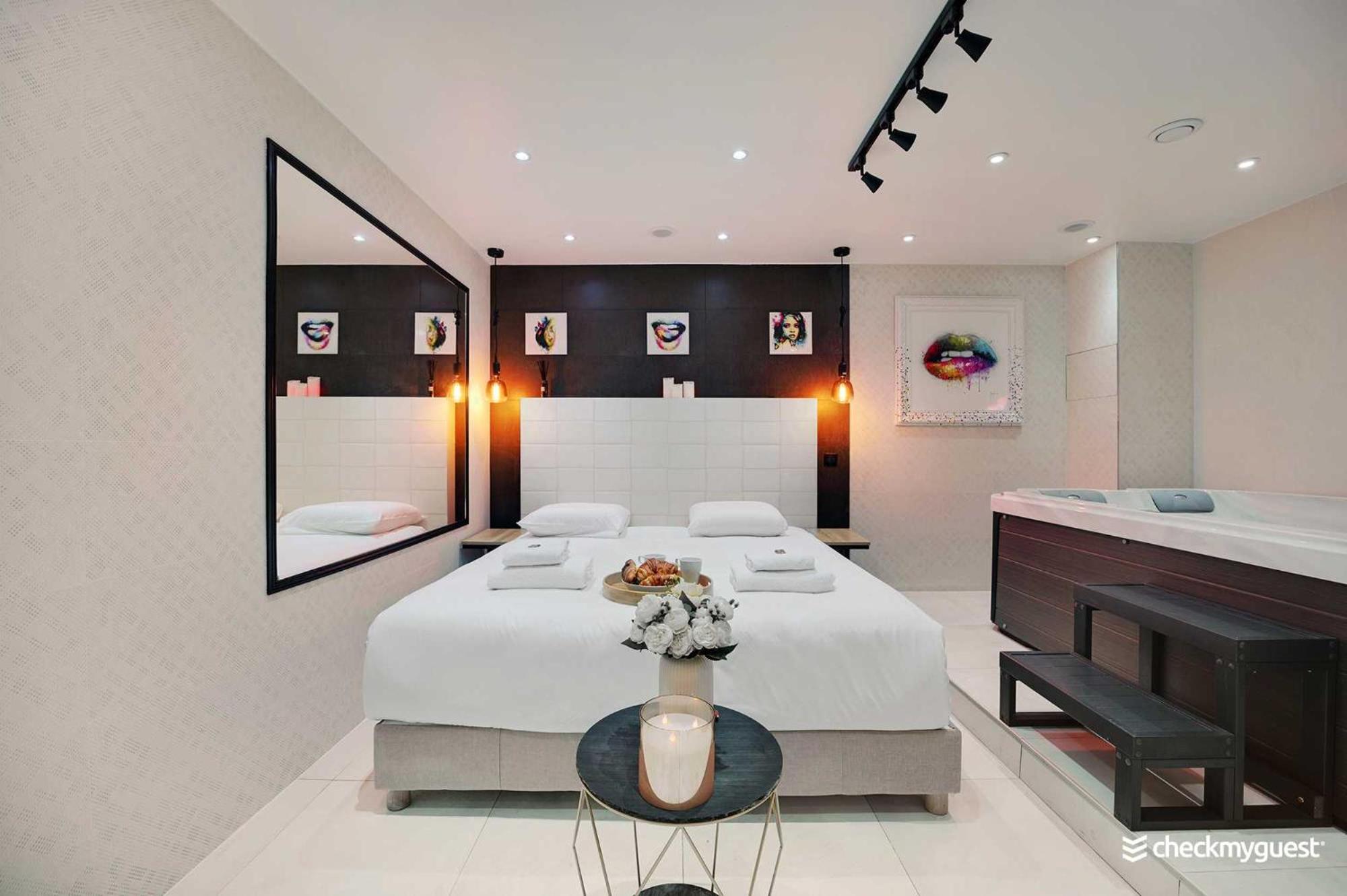 Intimate Apartment With Air Conditioner & Jacuzzi 2Br 6P Montmartre باريس المظهر الخارجي الصورة