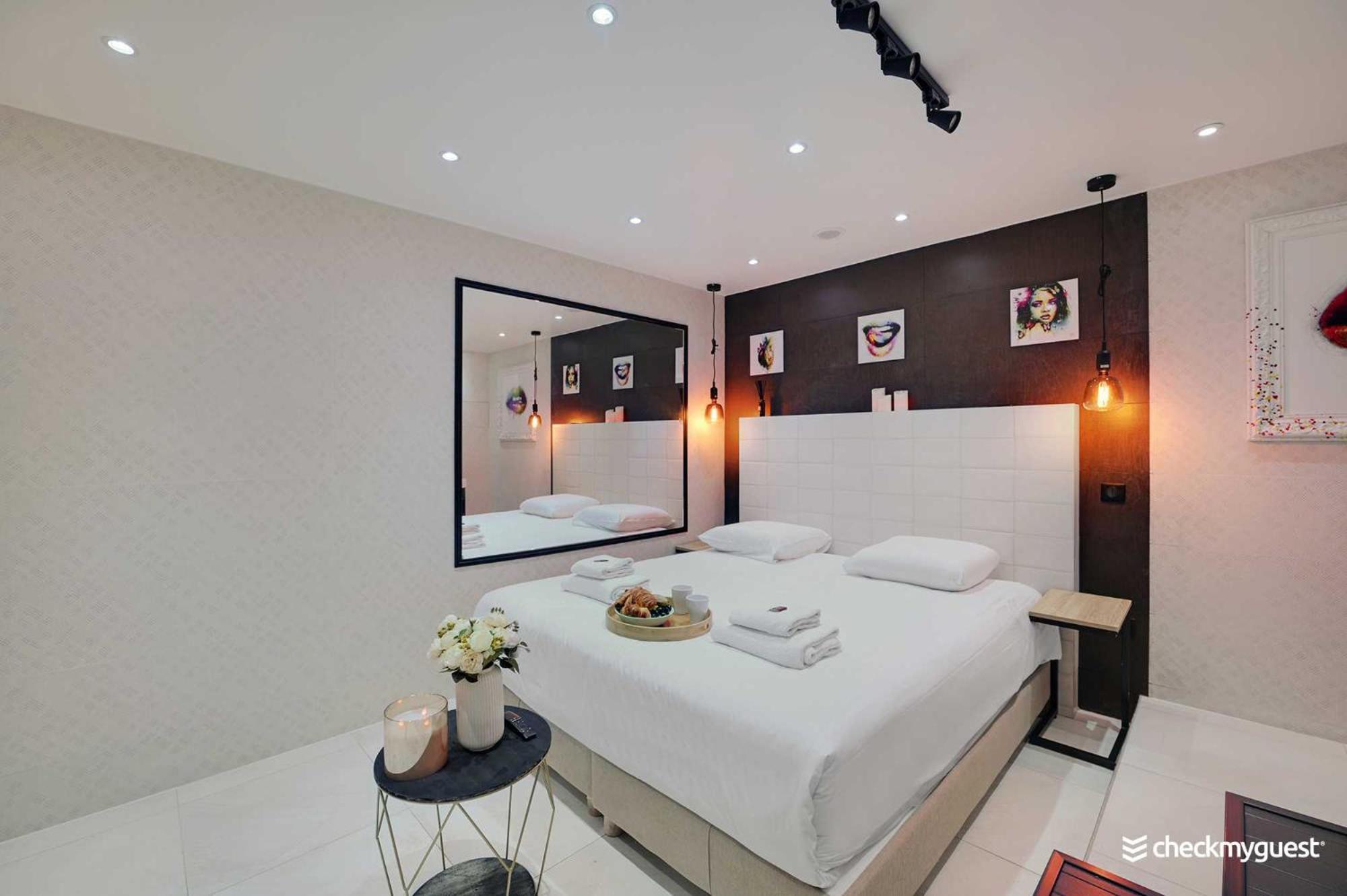 Intimate Apartment With Air Conditioner & Jacuzzi 2Br 6P Montmartre باريس المظهر الخارجي الصورة