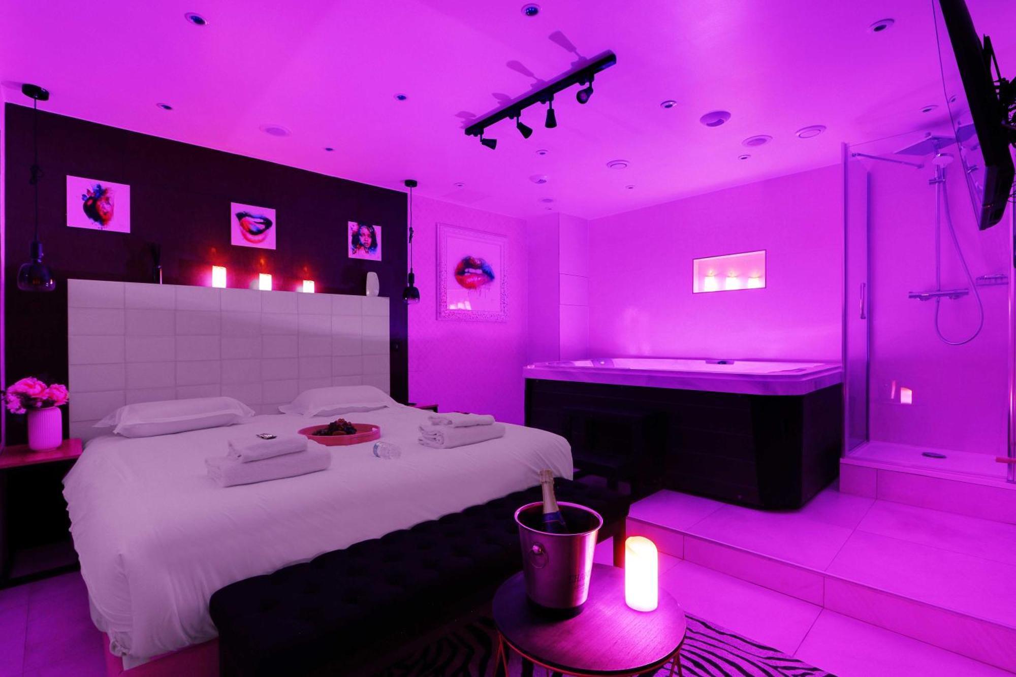 Intimate Apartment With Air Conditioner & Jacuzzi 2Br 6P Montmartre باريس المظهر الخارجي الصورة