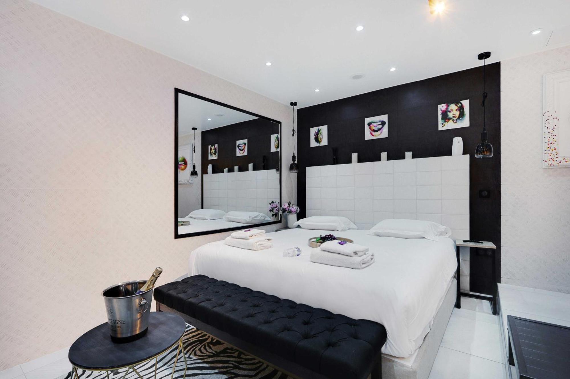Intimate Apartment With Air Conditioner & Jacuzzi 2Br 6P Montmartre باريس المظهر الخارجي الصورة